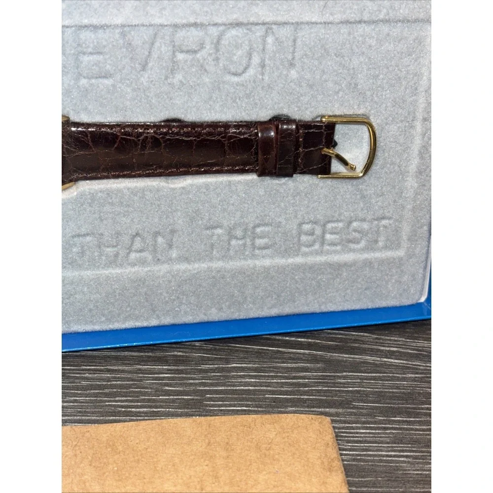 Chevron Wristwatch Watch 1989 - 1993‎ Better than the best Condition Unknown
